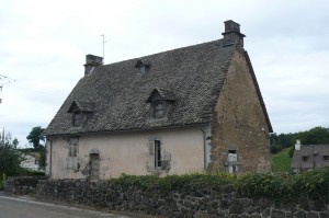 Bourcenac, maison datée 1789.
